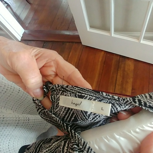 Sleeveless top by Hazel - Picture 3 of 3